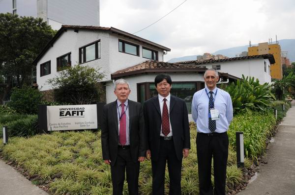 Professor Jaime Alberto Escobar(left) of Colombia EAFIT Univ...